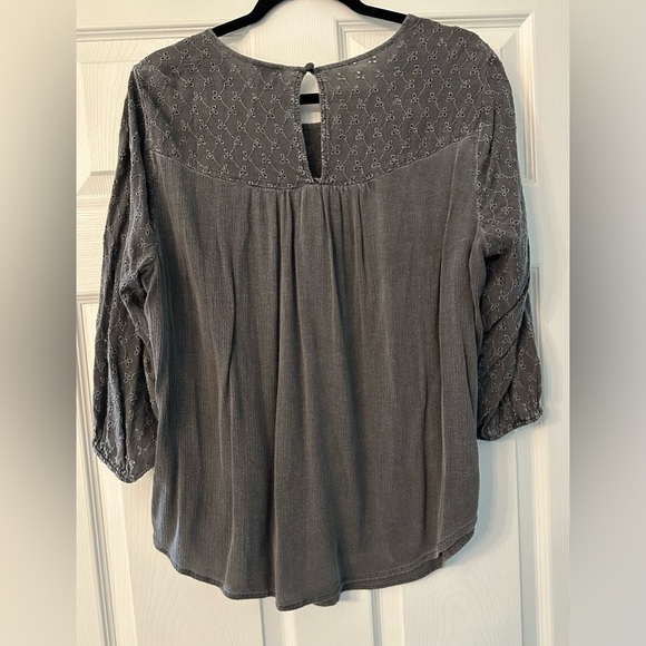 TORRID 00 0X XL Gray Washed Gauze Blouse Eyelet Detail 3/4 Sleeve R $46 - Picture 3 of 11
